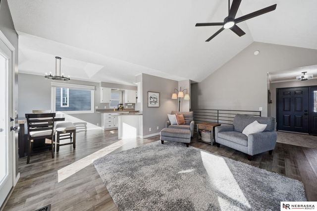 5221 Happy Hollow Lane, Lincoln, NE 68516