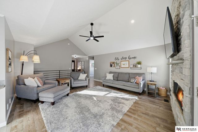 5221 Happy Hollow Lane, Lincoln, NE 68516