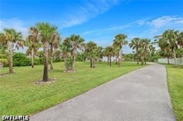 2720 24th Ave SE, Naples, FL 34117