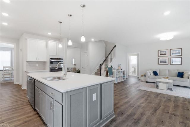 307 Arbormoor LN, Moyock, NC 27958