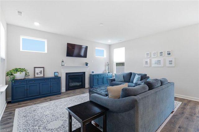 307 Arbormoor LN, Moyock, NC 27958