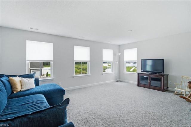 307 Arbormoor LN, Moyock, NC 27958