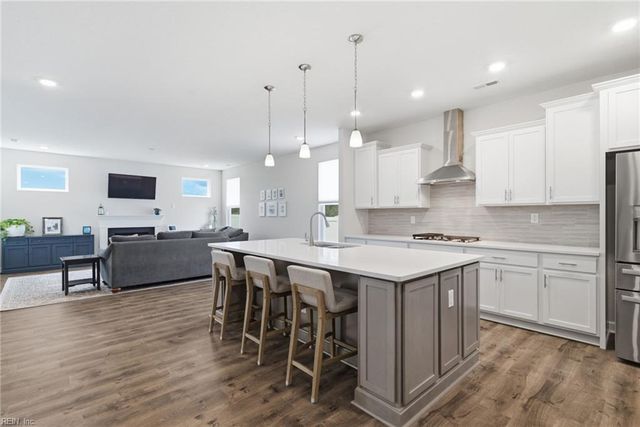307 Arbormoor LN, Moyock, NC 27958