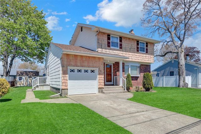 211 Lynbrook Street, Islip Terrace, NY 11752