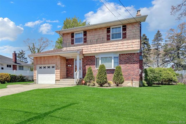 211 Lynbrook Street, Islip Terrace, NY 11752