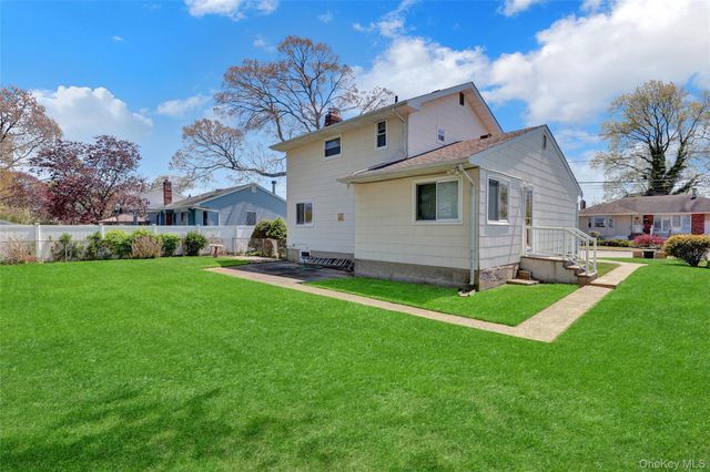 211 Lynbrook Street, Islip Terrace, NY 11752