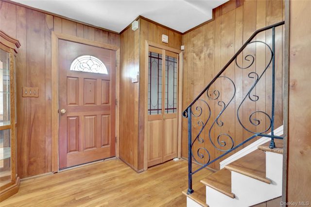 211 Lynbrook Street, Islip Terrace, NY 11752