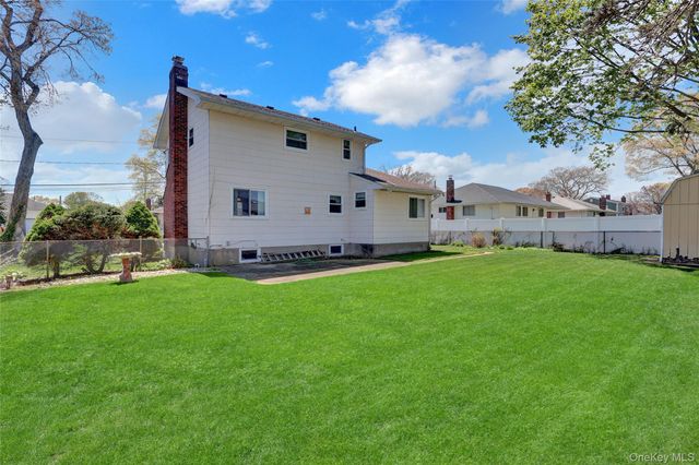 211 Lynbrook Street, Islip Terrace, NY 11752