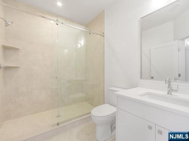 445 Ramapo Valley Road 3, Oakland, NJ 07436