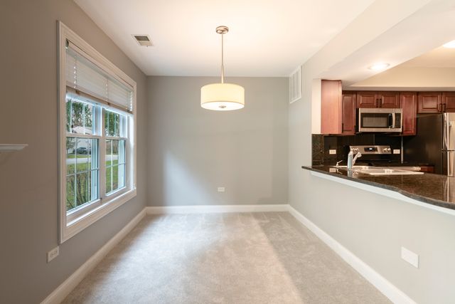 43 Foxcroft Road 43-127, Naperville, IL 60565