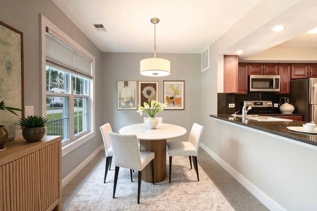 43 Foxcroft Road 43-127, Naperville, IL 60565