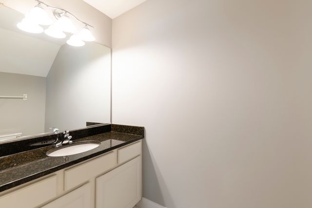 43 Foxcroft Road 43-127, Naperville, IL 60565