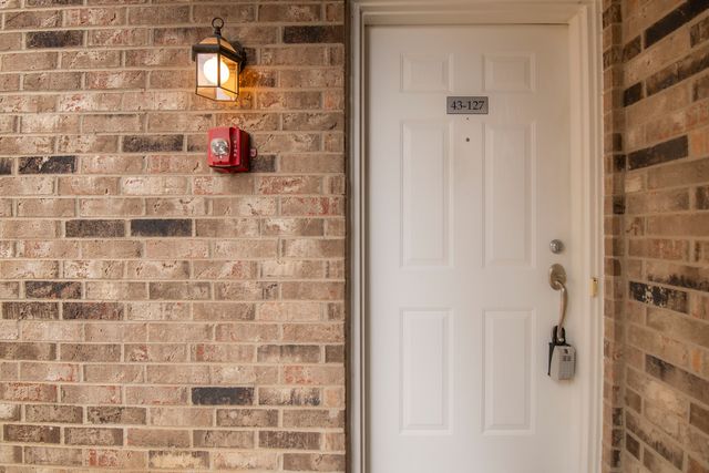 43 Foxcroft Road 43-127, Naperville, IL 60565