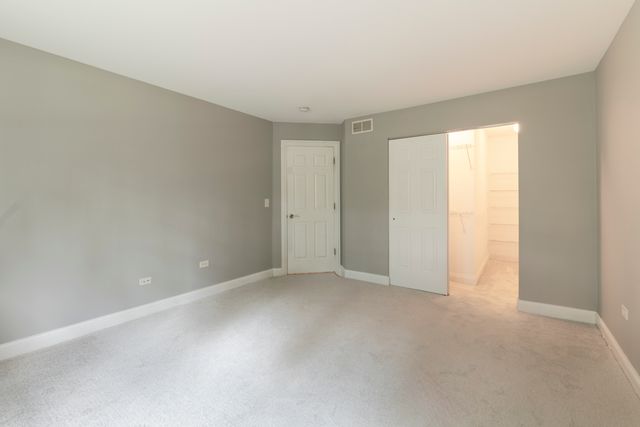 43 Foxcroft Road 43-127, Naperville, IL 60565