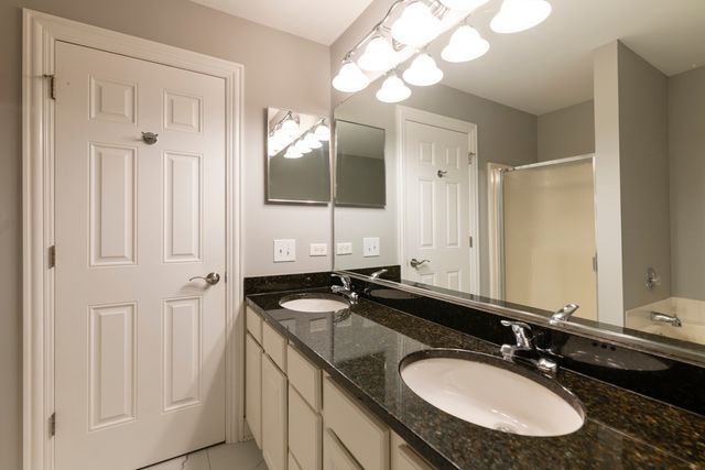 43 Foxcroft Road 43-127, Naperville, IL 60565