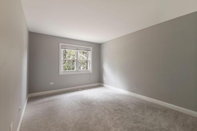 43 Foxcroft Road 43-127, Naperville, IL 60565