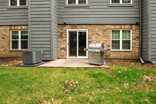 43 Foxcroft Road 43-127, Naperville, IL 60565