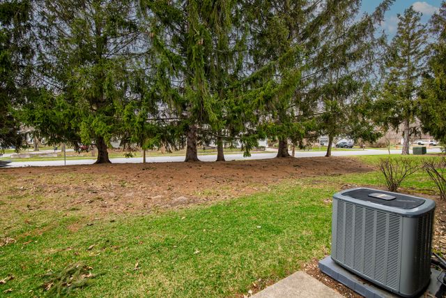 43 Foxcroft Road 43-127, Naperville, IL 60565