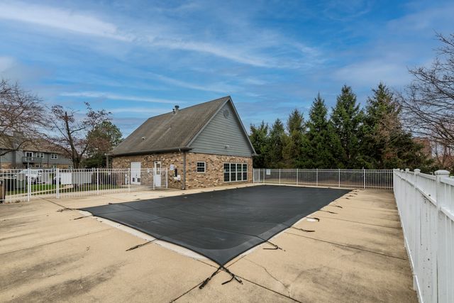 43 Foxcroft Road 43-127, Naperville, IL 60565