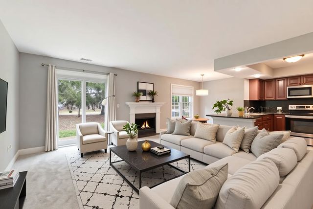 43 Foxcroft Road 43-127, Naperville, IL 60565