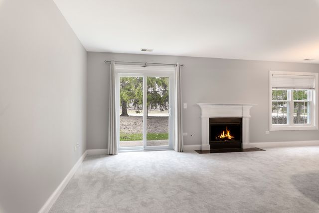 43 Foxcroft Road 43-127, Naperville, IL 60565