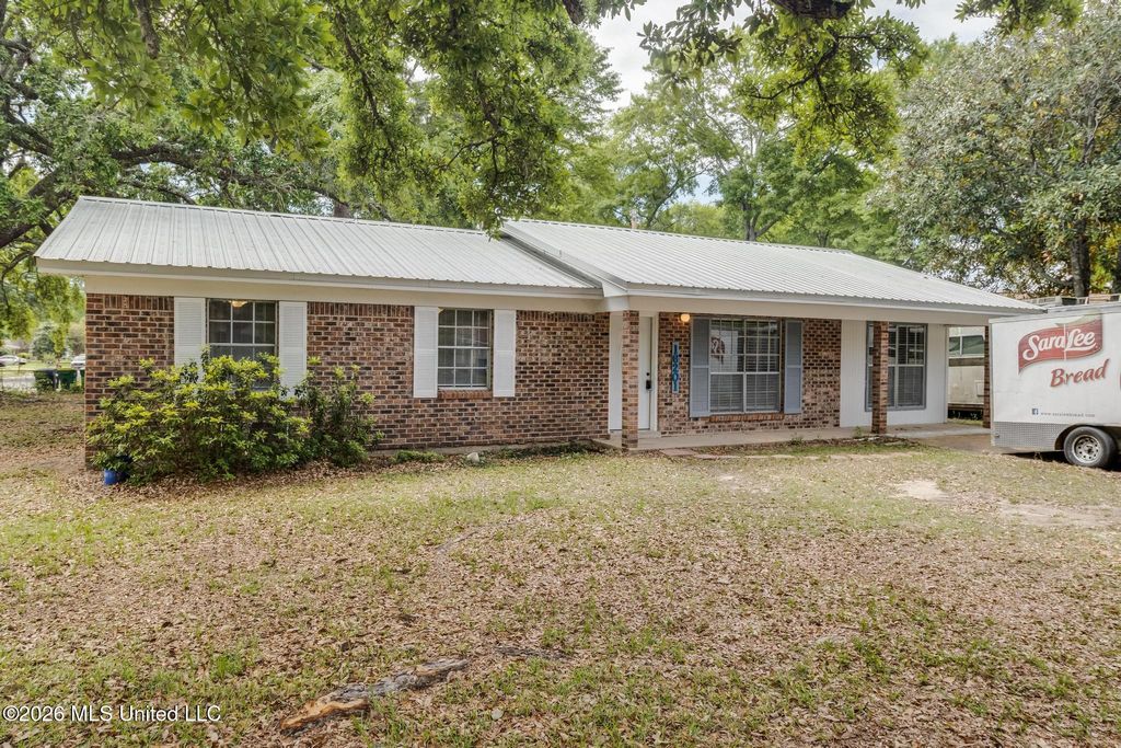 16201 Cervantes Court, Biloxi, MS 39532