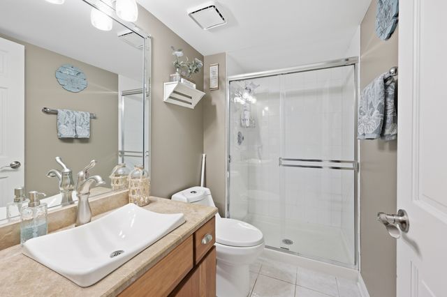 10 Americana Court, Roselle, IL 60172