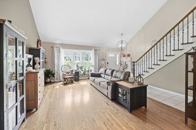 10 Americana Court, Roselle, IL 60172