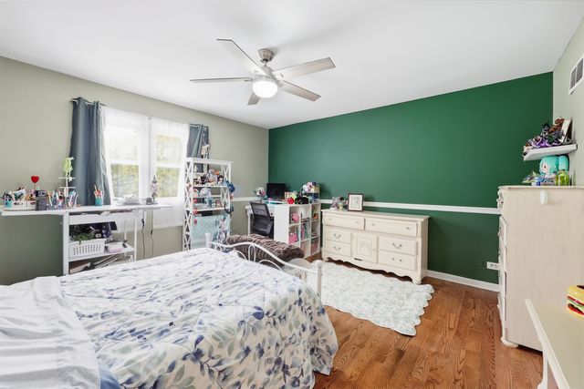 10 Americana Court, Roselle, IL 60172