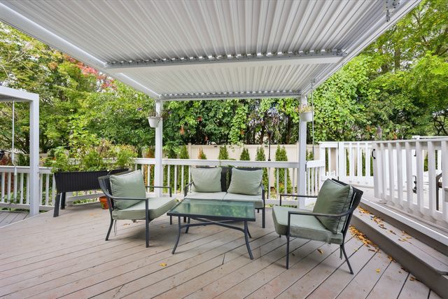 10 Americana Court, Roselle, IL 60172