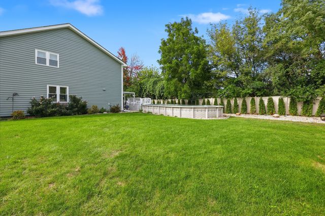10 Americana Court, Roselle, IL 60172