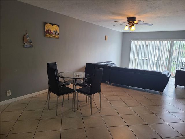 2763 WOODGATE LANE 204, Sarasota, FL 34231