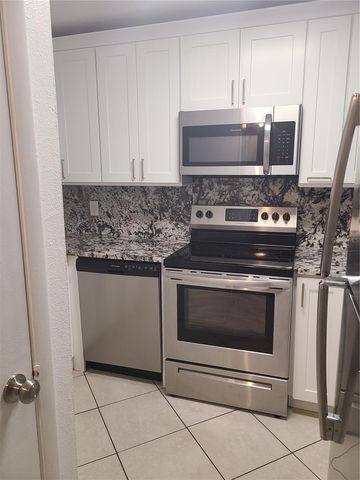 2763 WOODGATE LANE 204, Sarasota, FL 34231