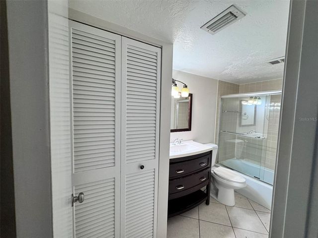 2763 WOODGATE LANE 204, Sarasota, FL 34231