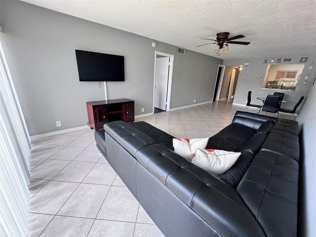 2763 WOODGATE LANE 204, Sarasota, FL 34231