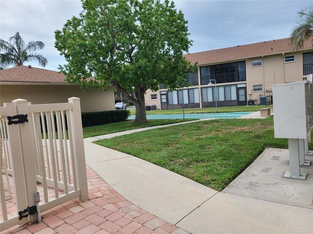 2763 WOODGATE LANE 204, Sarasota, FL 34231