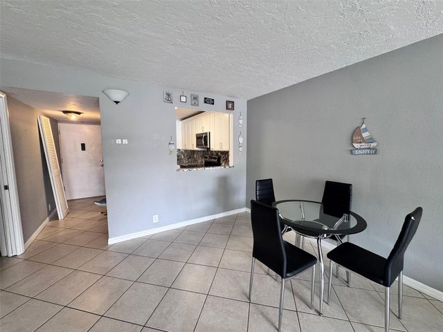 2763 WOODGATE LANE 204, Sarasota, FL 34231