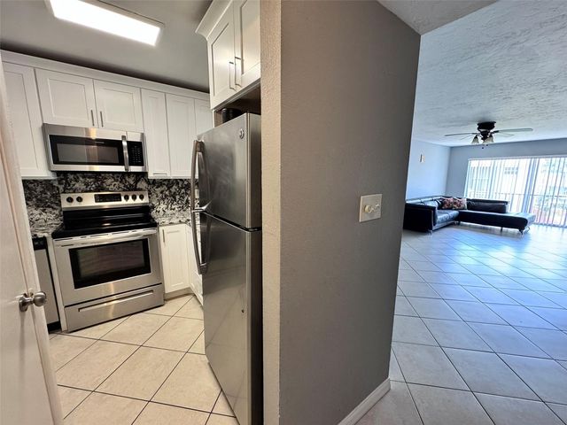 2763 WOODGATE LANE 204, Sarasota, FL 34231