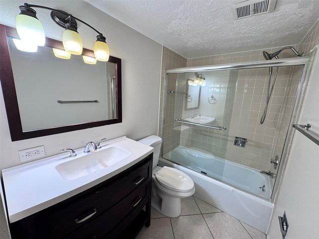 2763 WOODGATE LANE 204, Sarasota, FL 34231