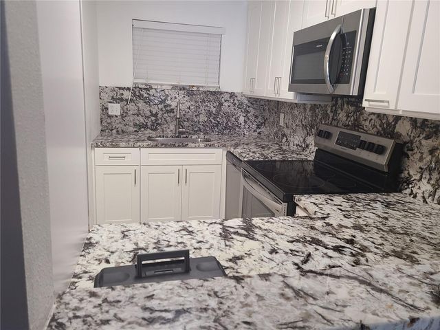 2763 WOODGATE LANE 204, Sarasota, FL 34231