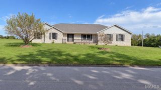886 Whispering Hills Drive, Lebanon, IL 62254