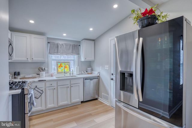 27 LAUREL AVE, Newark, DE 19711