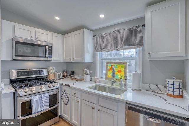 27 LAUREL AVE, Newark, DE 19711