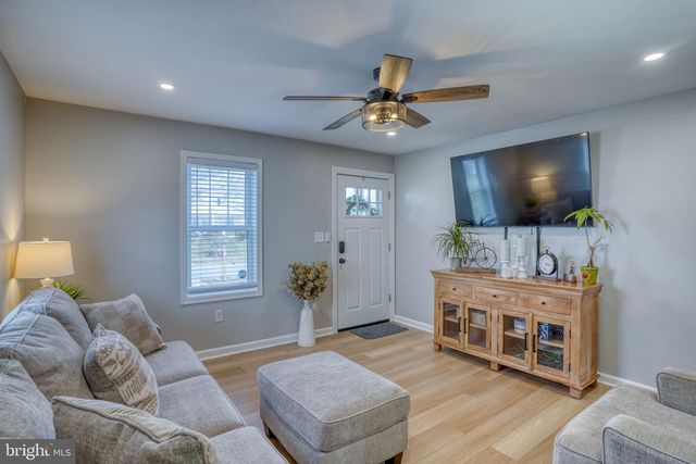 27 LAUREL AVE, Newark, DE 19711