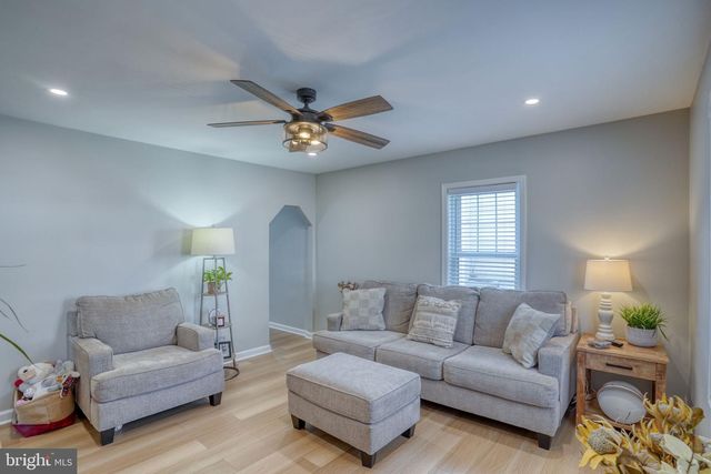 27 LAUREL AVE, Newark, DE 19711