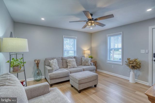 27 LAUREL AVE, Newark, DE 19711