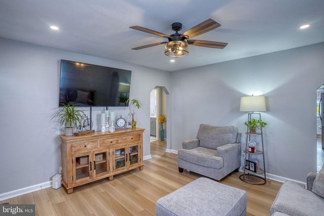 27 LAUREL AVE, Newark, DE 19711