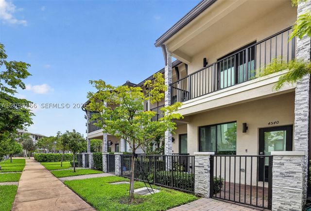 4540 NW 83rd Path, Doral, FL 33166