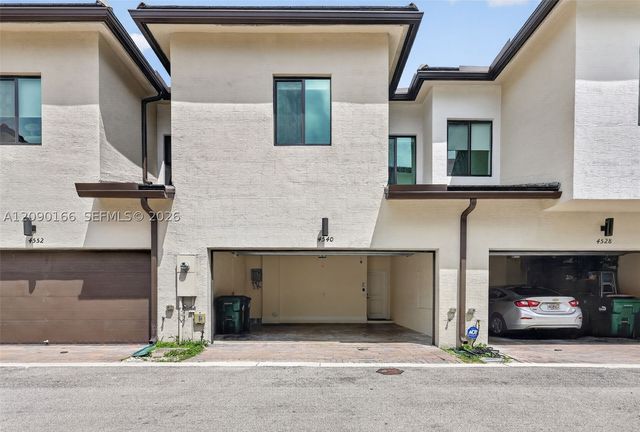 4540 NW 83rd Path, Doral, FL 33166