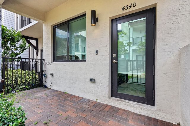4540 NW 83rd Path, Doral, FL 33166